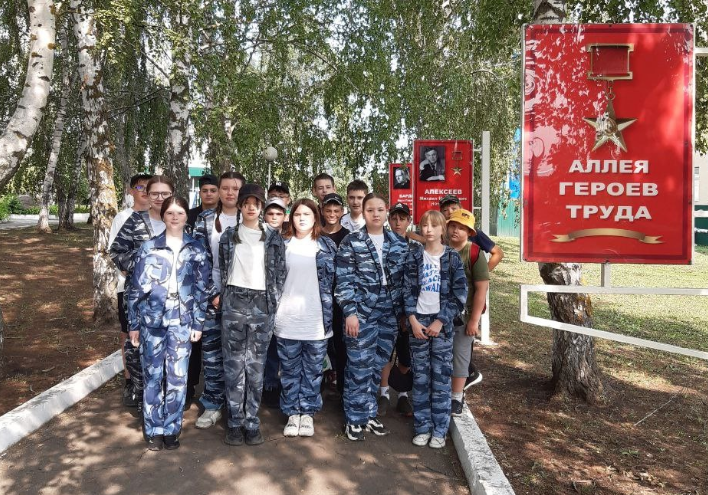 АЛЛЕЯ ГЕРОЕВ ТРУДА.